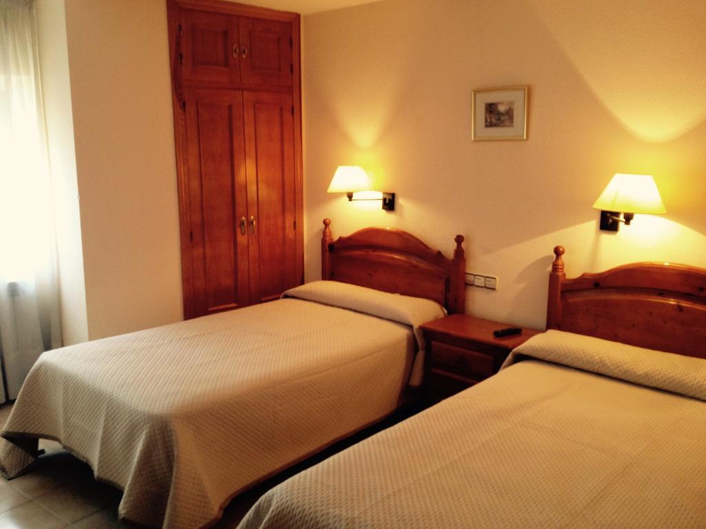 Hostal Nicolás Medinaceli Habitación foto